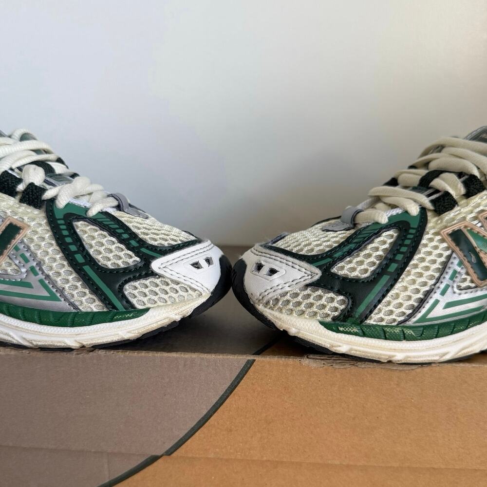 New Balance 1906 R ‘Green Metallic’ Kids Sneakers - SZ 1 Y - Picture 10 of 15